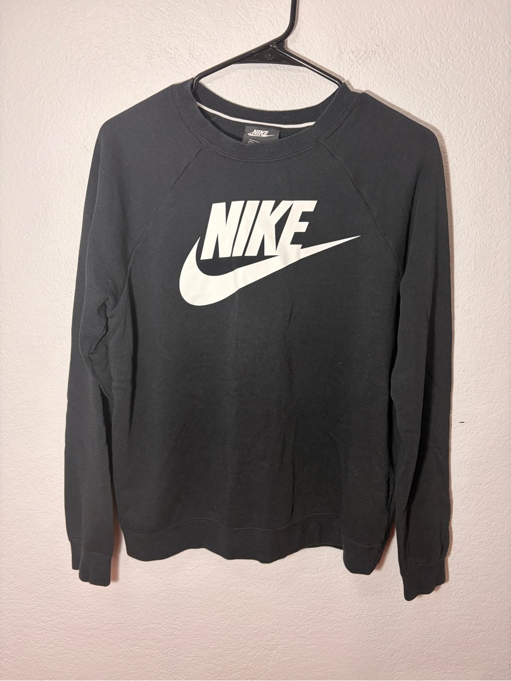 Nike Women’s Black Classic Logo Crewneck Sweatshirt